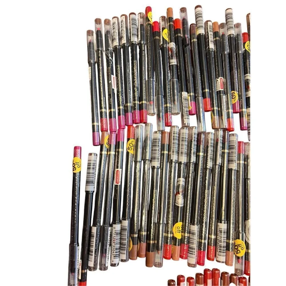 81 L’Oréal colour rich matte anti feathering red pink nude  purple lip liners